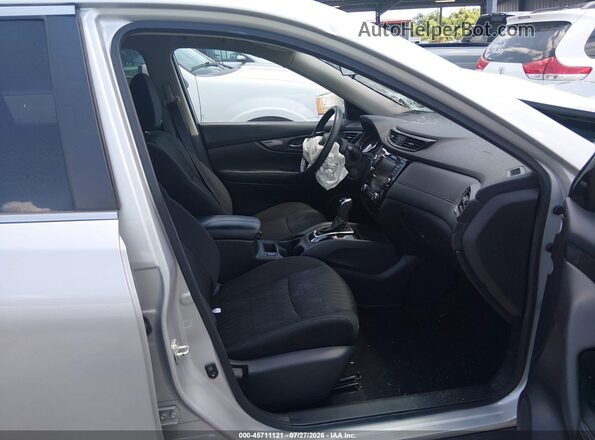 5N1AT2MT4LC748888 2020 NISSAN ROGUE Silver Front interior view