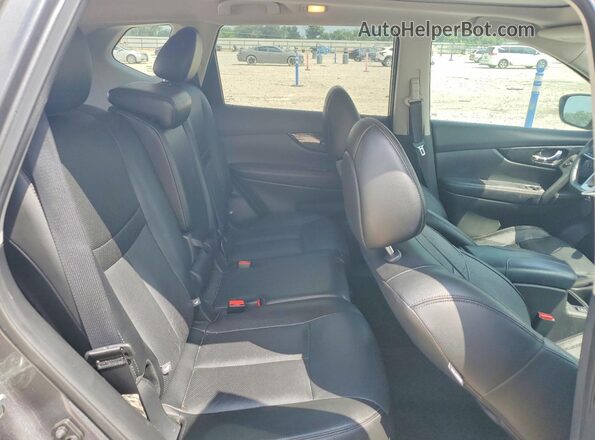 5N1AT2MT8HC854736 2017 NISSAN ROGUE Угольный Вид задней части салона
