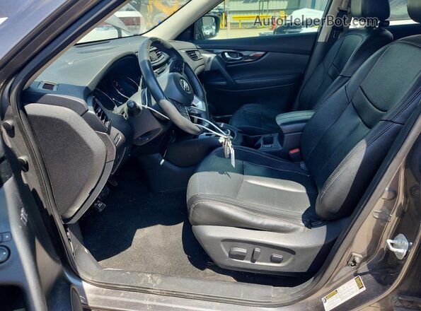 5N1AT2MT9HC738641 2017 NISSAN ROGUE Gray Widok wnętrza z przodu