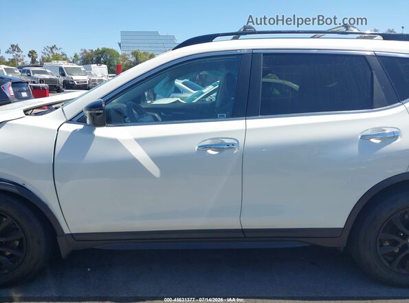 5N1AT2MT9JC806135 2018 NISSAN ROGUE White 