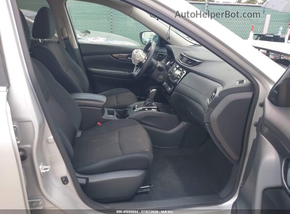 5N1AT2MTXHC804520 2017 NISSAN ROGUE Silver Вид салону спереду