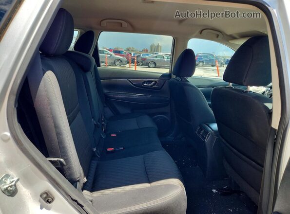 5N1AT2MTXHC821530 2017 NISSAN ROGUE Silver Вид задньої частини салону
