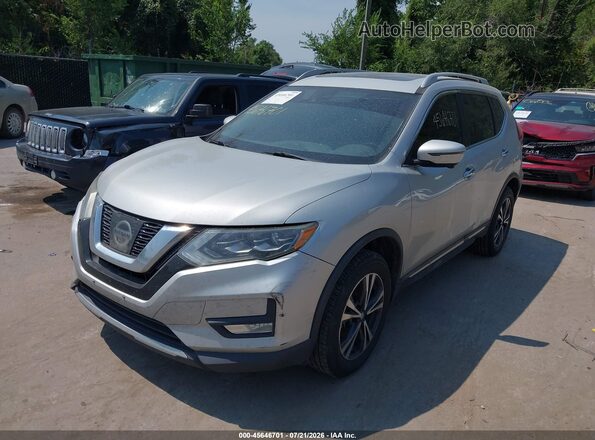5N1AT2MV0HC880197 2017 NISSAN ROGUE Silver Vista tres cuartos delantera izquierda