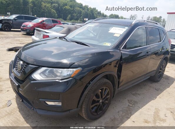 5N1AT2MV0JC738230 2018 NISSAN ROGUE Черный Передняя левая четверть
