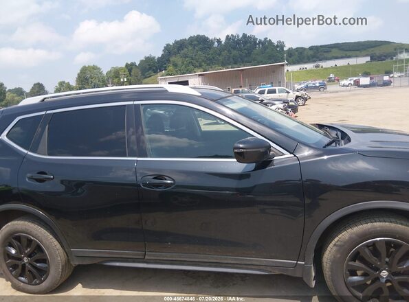 5N1AT2MV0JC738230 2018 NISSAN ROGUE Черный Вид задней части салона