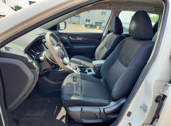 5N1AT2MV0JC813783 2018 NISSAN ROGUE White Front interior view