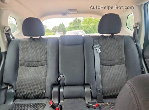 5N1AT2MV0JC825996 2018 NISSAN ROGUE White Rear seats view