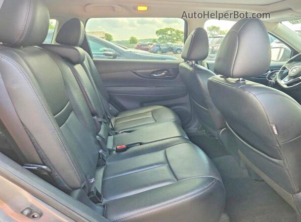 5N1AT2MV0LC717381 2020 NISSAN ROGUE Silver Vista interior trasera