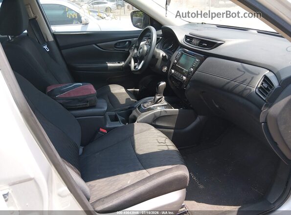 5N1AT2MV1KC782965 2019 NISSAN ROGUE Серебряный Вид салона спереди