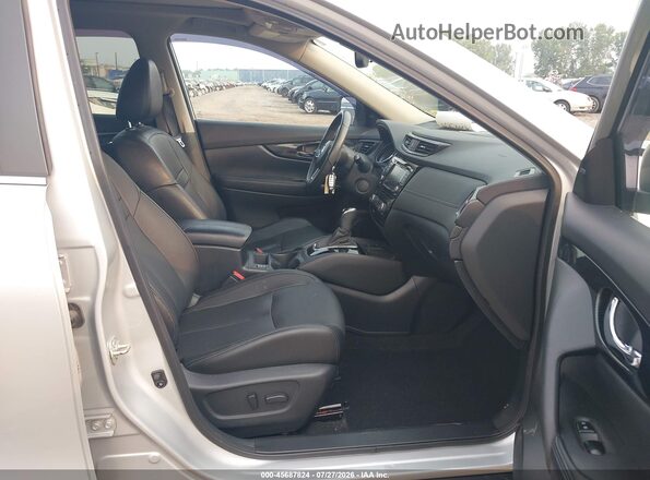 5N1AT2MV1KC805662 2019 NISSAN ROGUE Silver Вид салону спереду