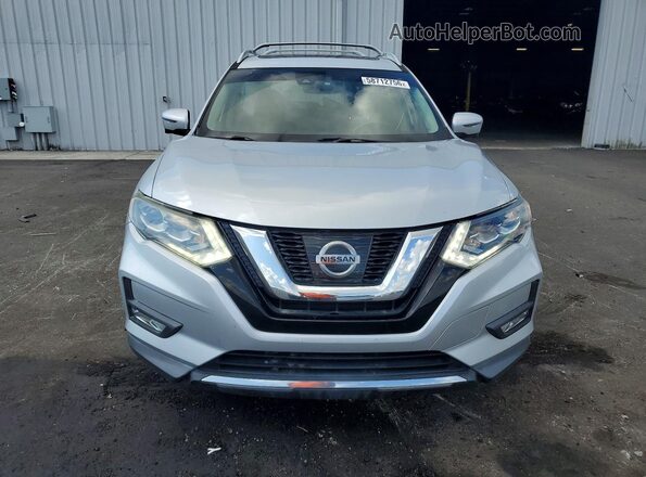5N1AT2MV2HC751166 2017 NISSAN ROGUE Серебряный Вид спереди