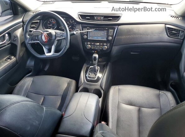 5N1AT2MV2HC751166 2017 NISSAN ROGUE Серебряный Вид панели приборов