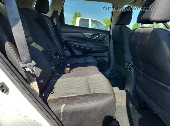 5N1AT2MV2HC758442 2017 NISSAN ROGUE White Widok wnętrza z tyłu