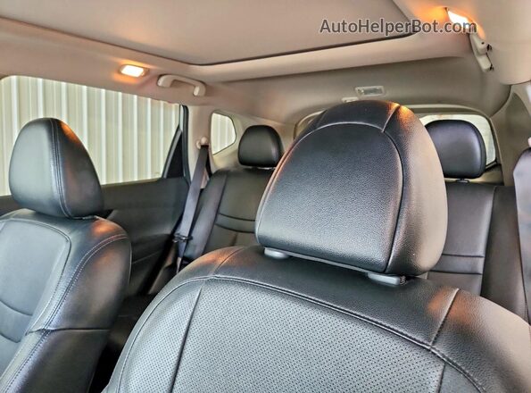 5N1AT2MV2HC835584 2017 NISSAN ROGUE Silver Հետևի նստատեղերի տեսք