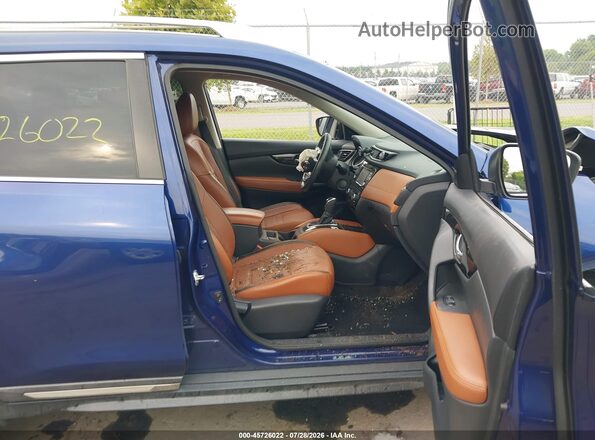 5N1AT2MV2HC851798 2017 NISSAN ROGUE Синий Вид салона спереди