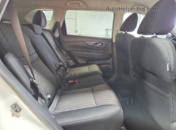 5N1AT2MV2JC753912 2018 NISSAN ROGUE Белый Вид задней части салона