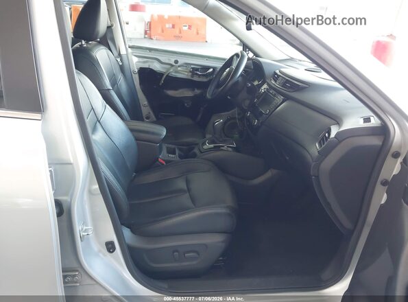 5N1AT2MV2LC759907 2020 NISSAN ROGUE Silver Вид салону спереду