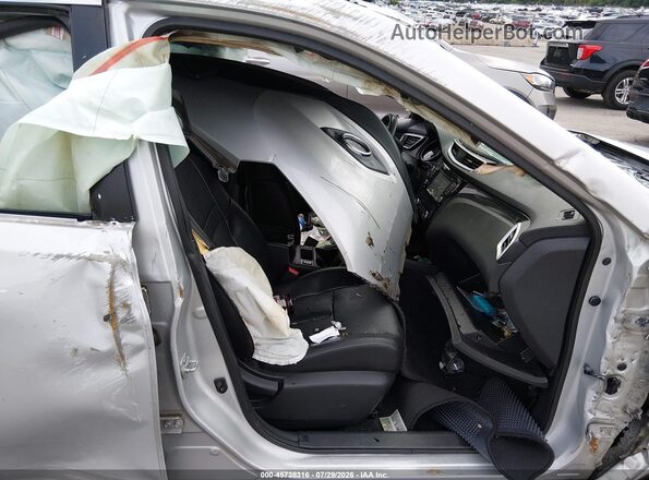 5N1AT2MV3GC876689 2016 NISSAN ROGUE Серебряный Вид салона спереди