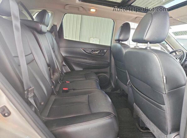 5N1AT2MV3HC779199 2017 NISSAN ROGUE Silver Вид задньої частини салону