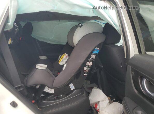 5N1AT2MV3JC818928 2018 NISSAN ROGUE White Widok wnętrza z tyłu