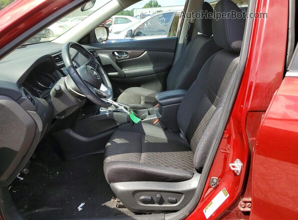 5N1AT2MV3JC819738 2018 NISSAN ROGUE Бордовый Вид салона спереди