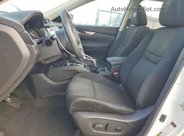 5N1AT2MV4HC767790 2017 NISSAN ROGUE White Вид салону спереду