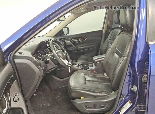 5N1AT2MV4HC829205 2017 NISSAN ROGUE Blue Front interior view