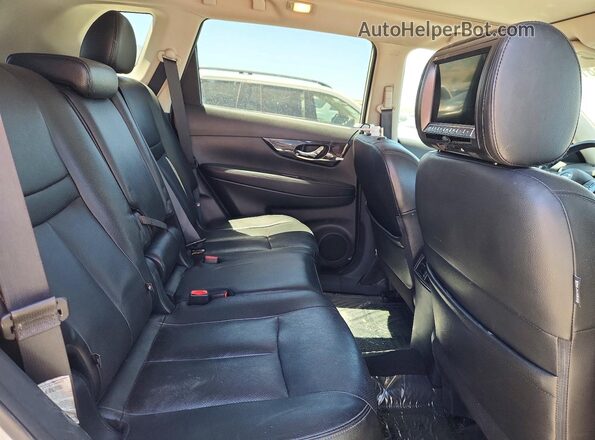 5N1AT2MV4JC772736 2018 NISSAN ROGUE White Rear seats view