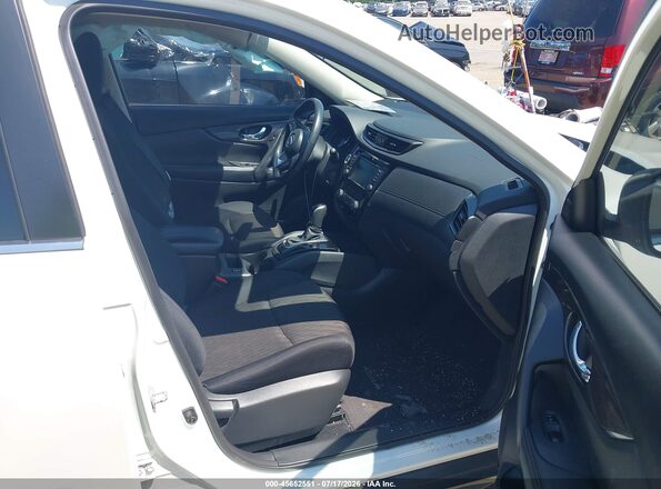 5N1AT2MV4JC814614 2018 NISSAN ROGUE White Front interior view