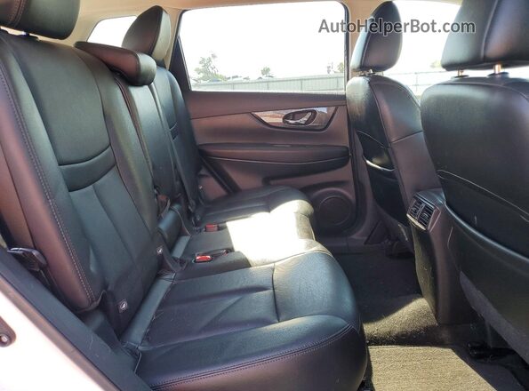 5N1AT2MV5GC760751 2016 NISSAN ROGUE White Rear interior view