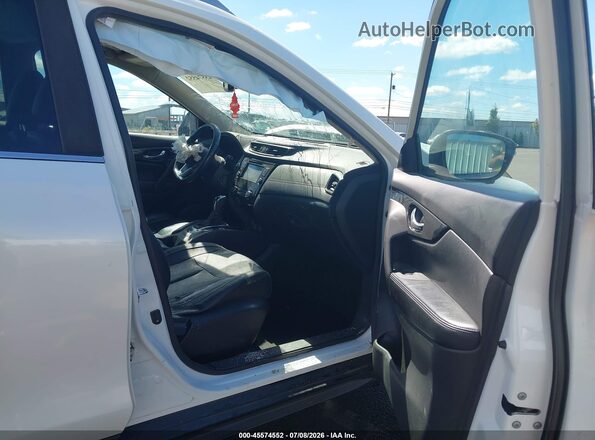 5N1AT2MV5HC885878 2017 NISSAN ROGUE White Widok wnętrza z przodu