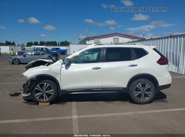 5N1AT2MV5HC885878 2017 NISSAN ROGUE White Widok wnętrza z tyłu