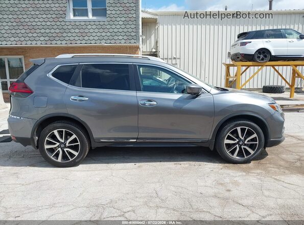 5N1AT2MV5LC779391 2020 NISSAN ROGUE Серебряный Вид задней части салона