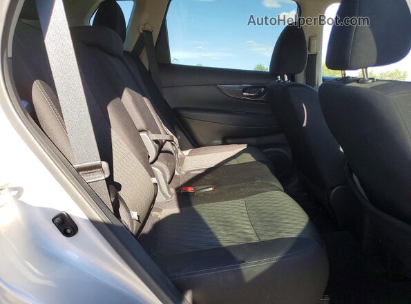 5N1AT2MV5LC795428 2020 NISSAN ROGUE Silver Rear interior view