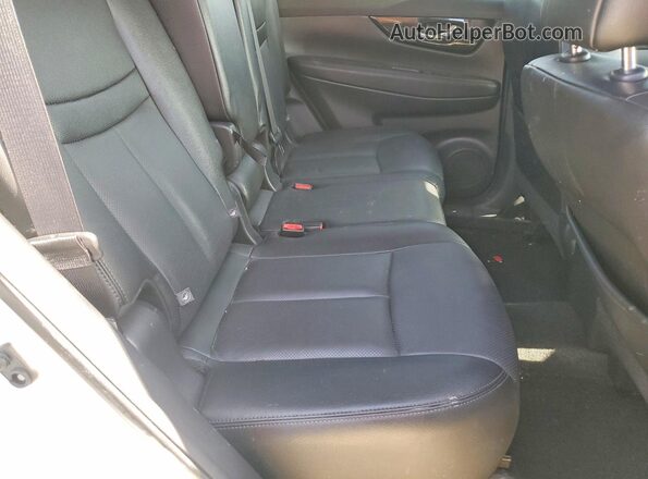 5N1AT2MV6HC799267 2017 NISSAN ROGUE White Rear seats view