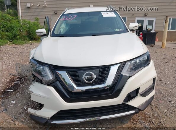 5N1AT2MV6HC873531 2017 NISSAN ROGUE White Widok wnętrza z tyłu