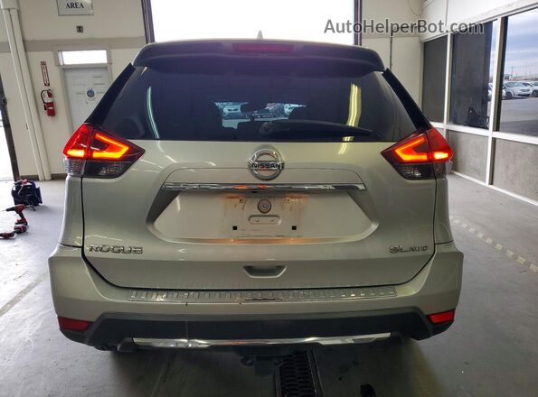 5N1AT2MV6HC874954 2017 NISSAN ROGUE Серебряный Вид сзади