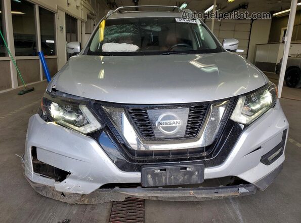 5N1AT2MV6HC874954 2017 NISSAN ROGUE Серебряный Вид спереди