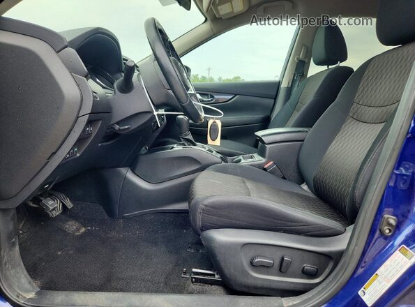 5N1AT2MV6JC725627 2018 NISSAN ROGUE Blue Front interior view