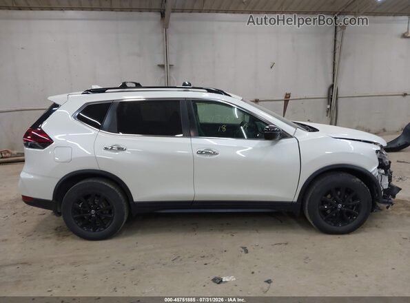 5N1AT2MV6JC727880 2018 NISSAN ROGUE White Widok wnętrza z tyłu