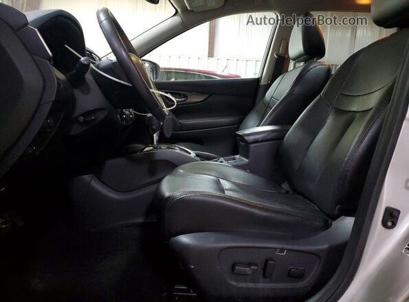5N1AT2MV7GC741523 2016 NISSAN ROGUE Silver Front interior view