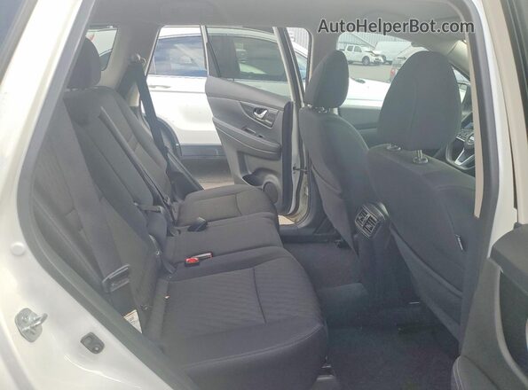 5N1AT2MV7HC805528 2017 NISSAN ROGUE White Rear seats view