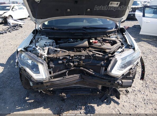 5N1AT2MV7HC811104 2017 NISSAN ROGUE White Widok z tyłu