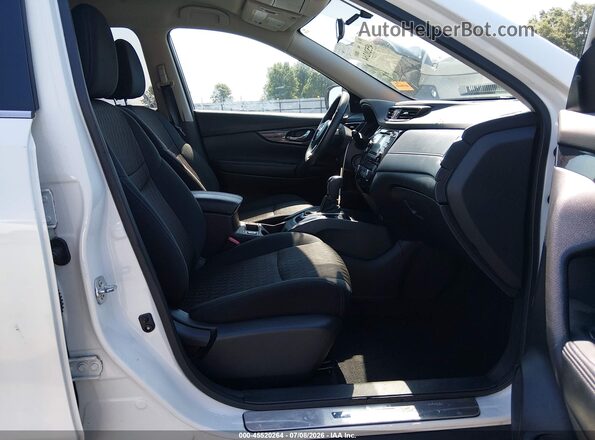 5N1AT2MV7HC811104 2017 NISSAN ROGUE White Widok wnętrza z przodu