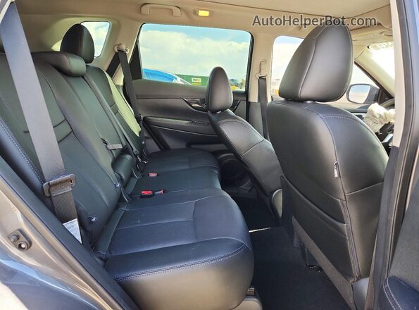 5N1AT2MV7KC826077 2019 NISSAN ROGUE Gray Rear interior view