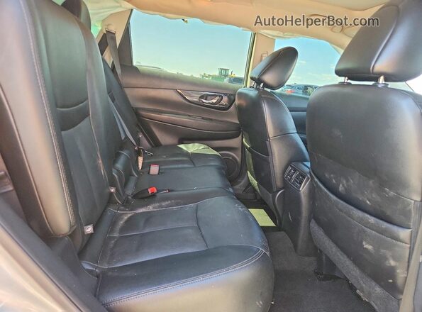 5N1AT2MV8HC762432 2017 NISSAN ROGUE Silver Вид задньої частини салону