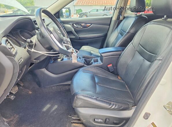 5N1AT2MV8HC859033 2017 NISSAN ROGUE Белый Вид салона спереди