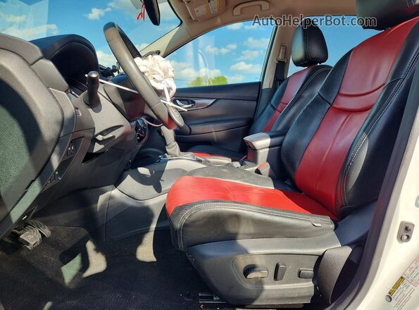 5N1AT2MV8JC739920 2018 NISSAN ROGUE White Front interior view