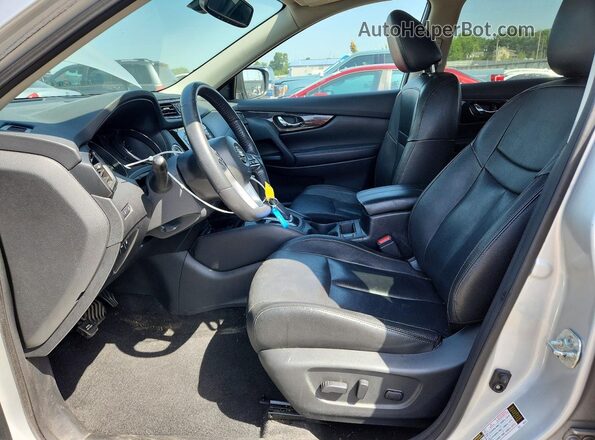 5N1AT2MV8JC839810 2018 NISSAN ROGUE Silver Vista interior delantera
