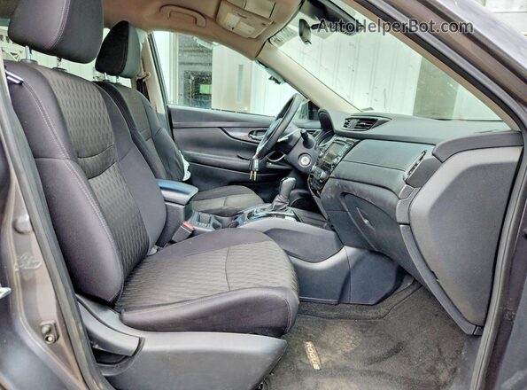 5N1AT2MV8LC752122 2020 NISSAN ROGUE Серебряный Вид салона спереди
